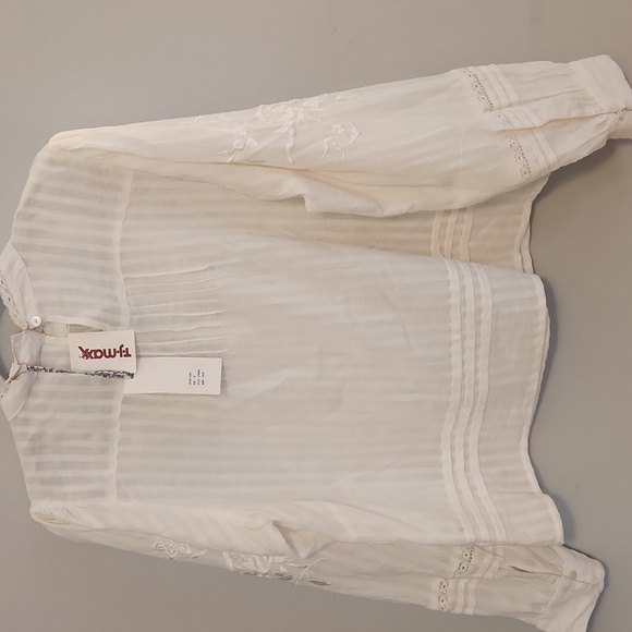 Chic White Embroidered Blouse for Women - Picture 2 of 2